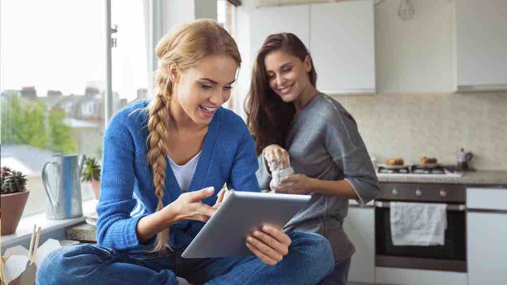 Ev Arkadaşı Günü